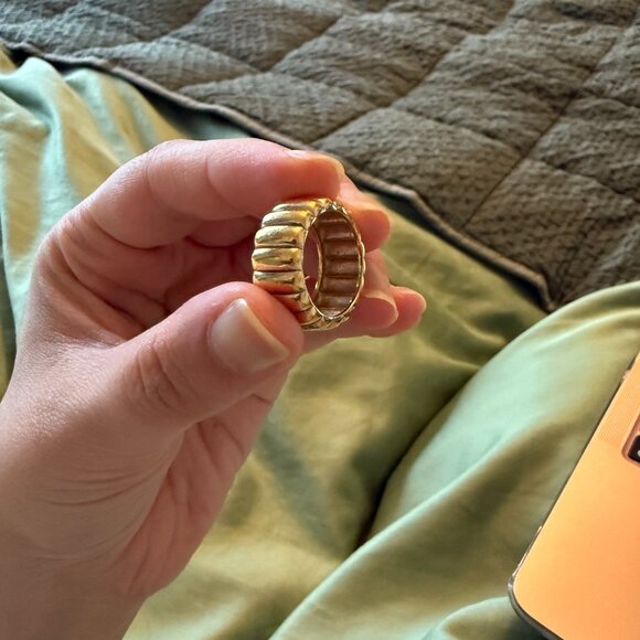 Mejuri Charlotte Bold Ring - Picture 4 of 4